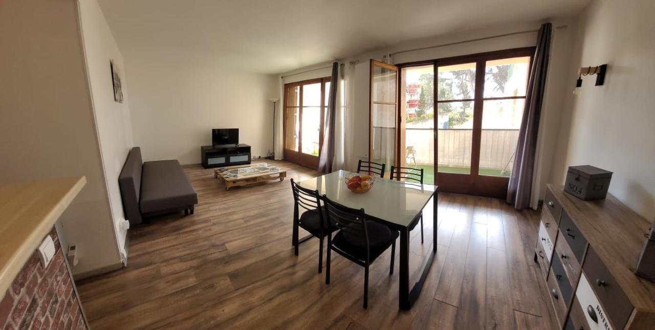 Au Calme, 200M Du Centre T2 Avec Balcon Et Parking Cassis Exterior foto